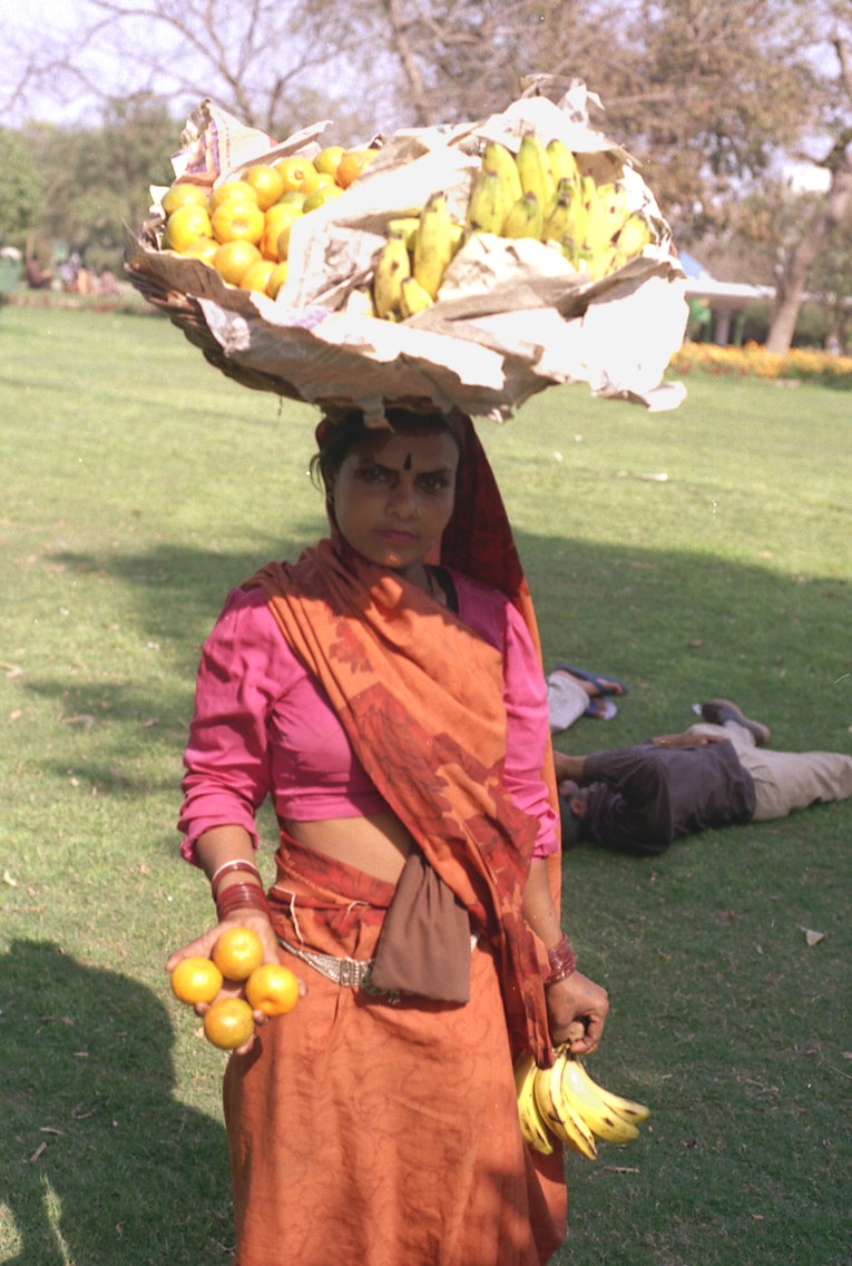 delhi-woman-bananas.jpg