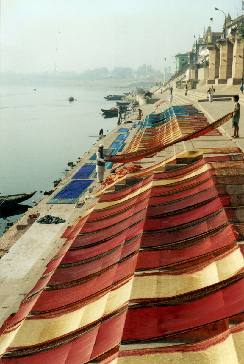 varanasi-ganges-saris2.jpg