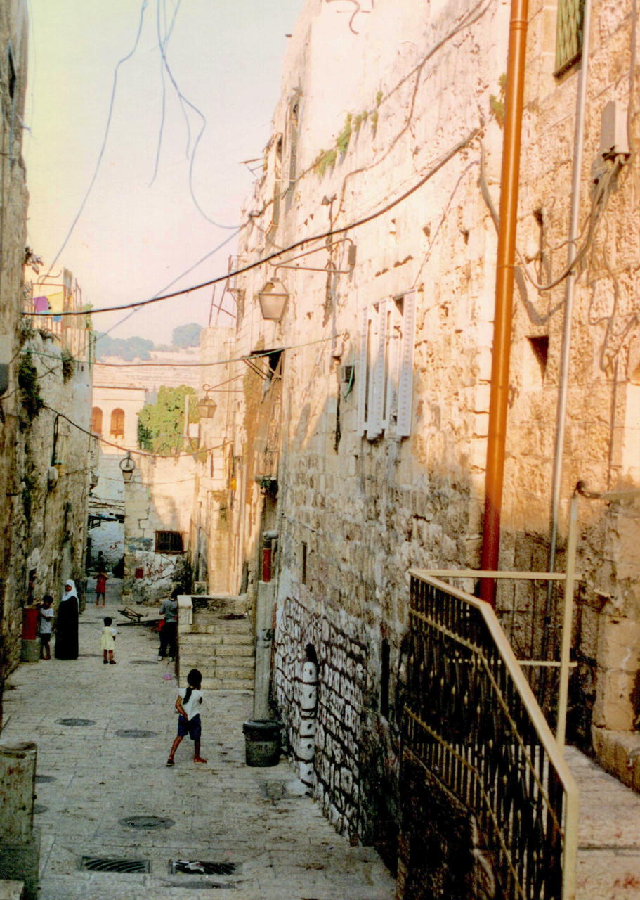 il-jerusalem-alley.jpg