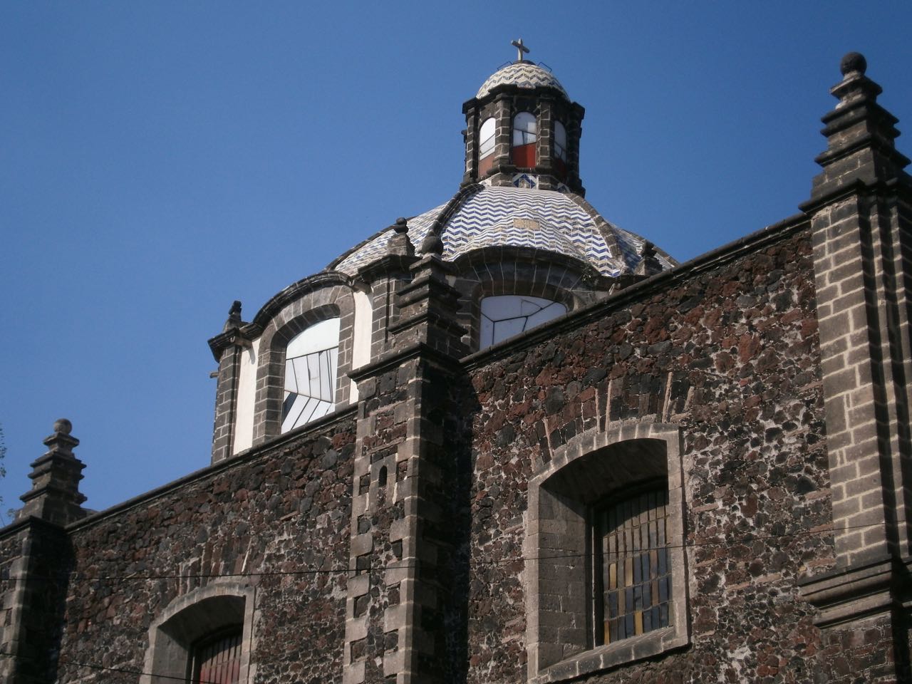 centro-church-closeup